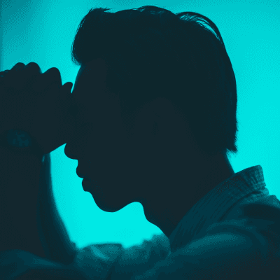 Ansiedade no exterior: por que ela aparece mesmo quando a vida parece boa?